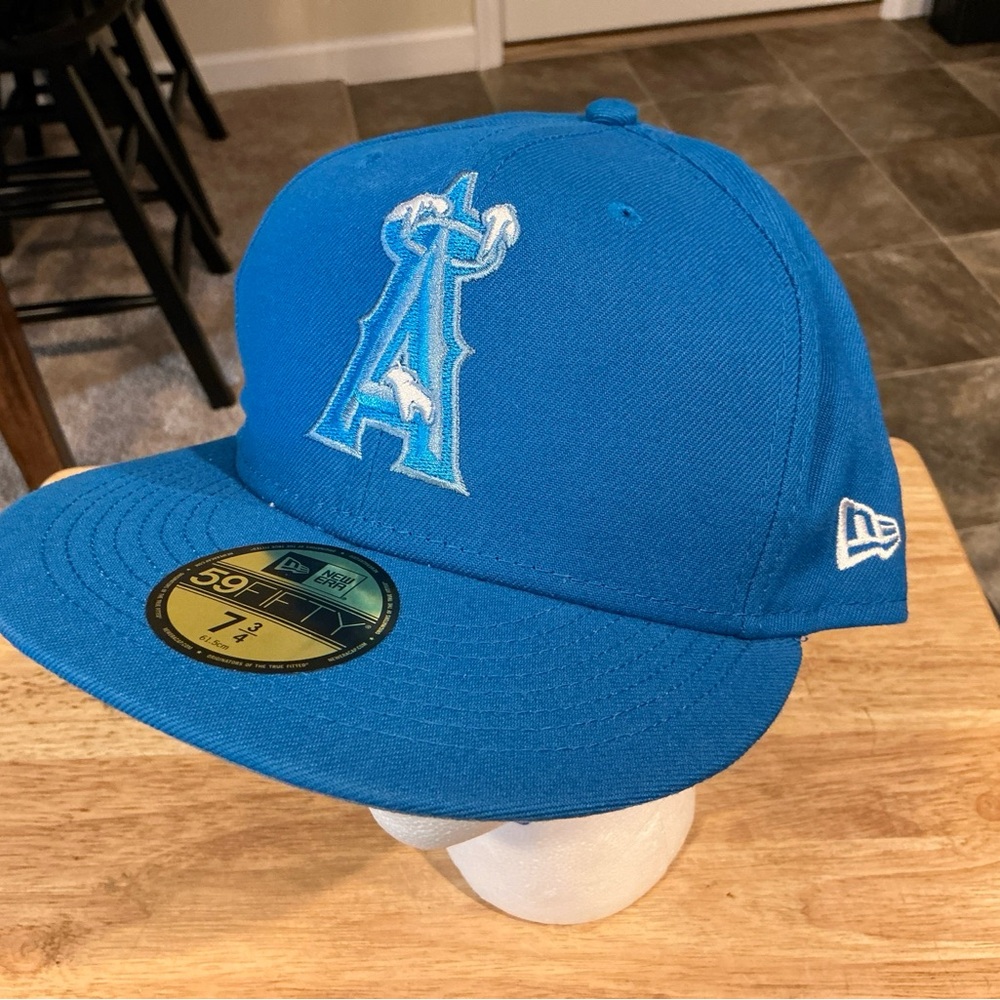 New Era 59FIFTY Los Angeles Angels 2022 Snow Day Cap Size 7 3/4 NWTs